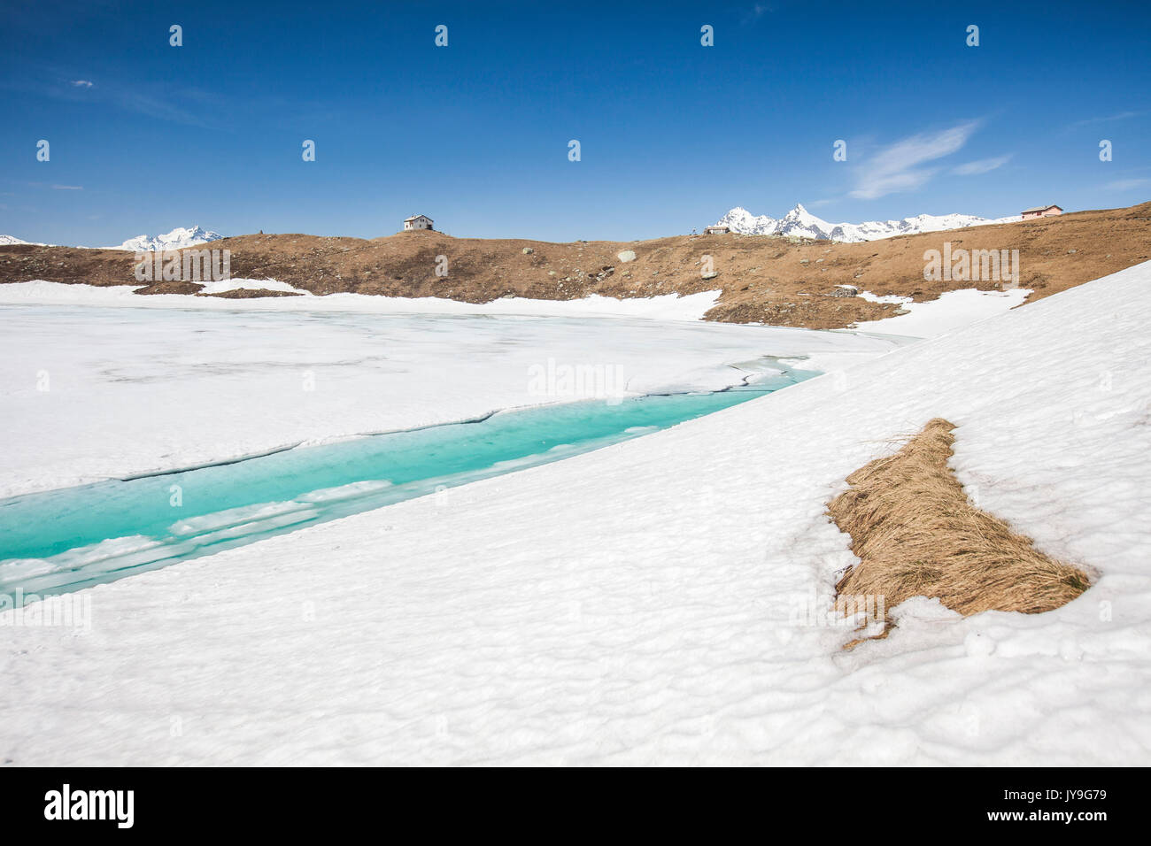 Immagini Stock - Sfondo Invernale Con Neve E Gelo Con Spazio Di Copia.  Acqua Ghiacciata.. Image 156192523