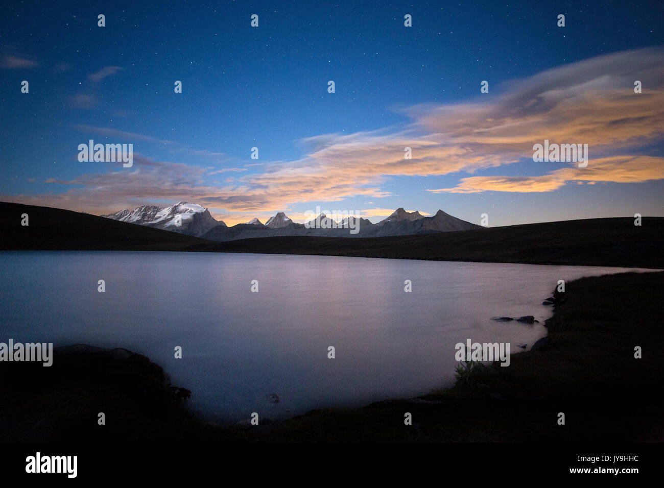 Tramonto sul lago rosset ad una altitudine di 2709 metri. Il parco nazionale del Gran Paradiso Foto Stock