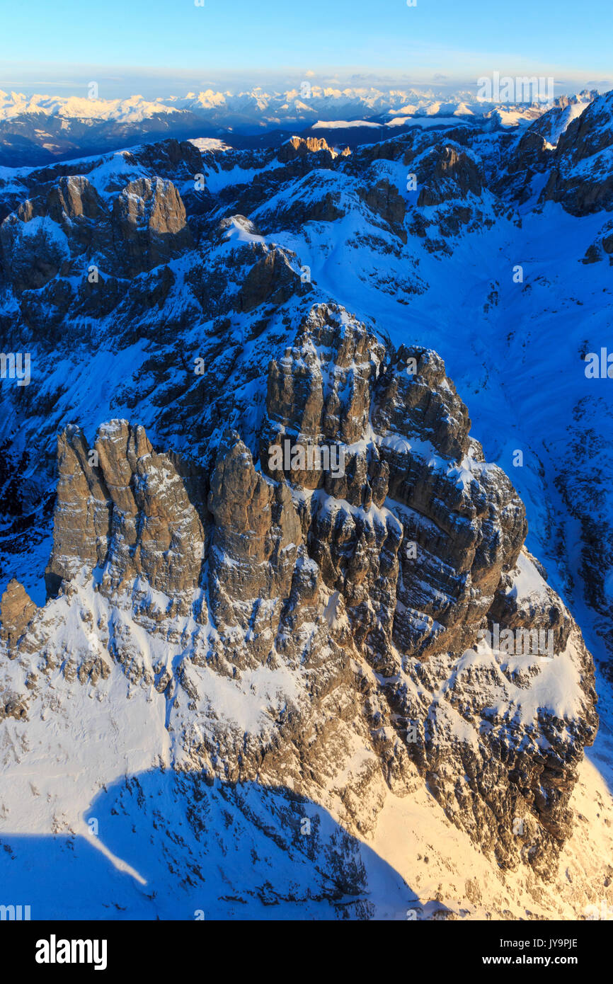 Vista aerea del Catinaccio e Torri di Vajolet al tramonto. Sciliar Parco naturale Dolomiti Trentino Alto Adige Italia Europa Foto Stock