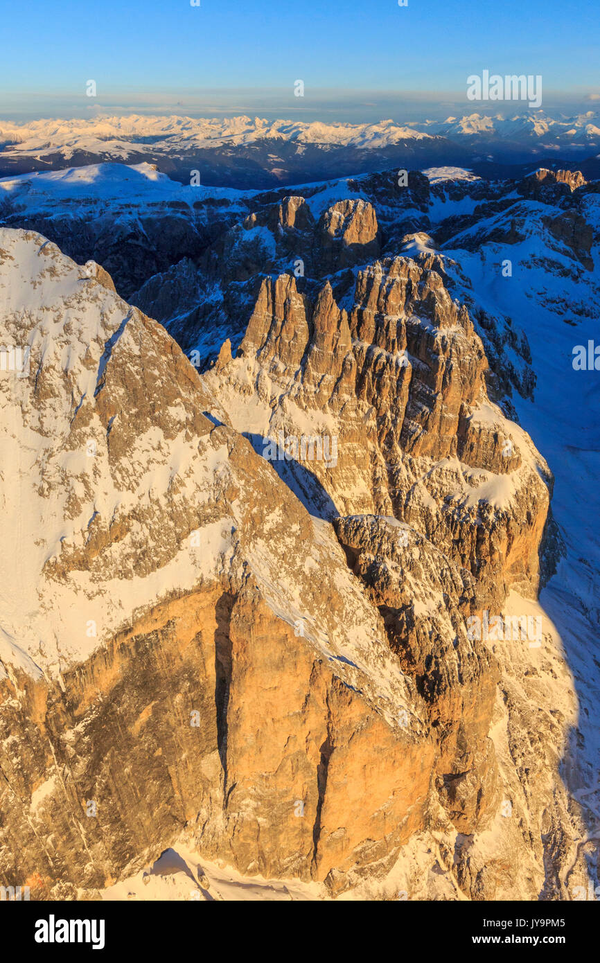 Vista aerea del Catinaccio e Torri di Vajolet al tramonto. Sciliar Parco naturale Dolomiti Trentino Alto Adige Italia Europa Foto Stock