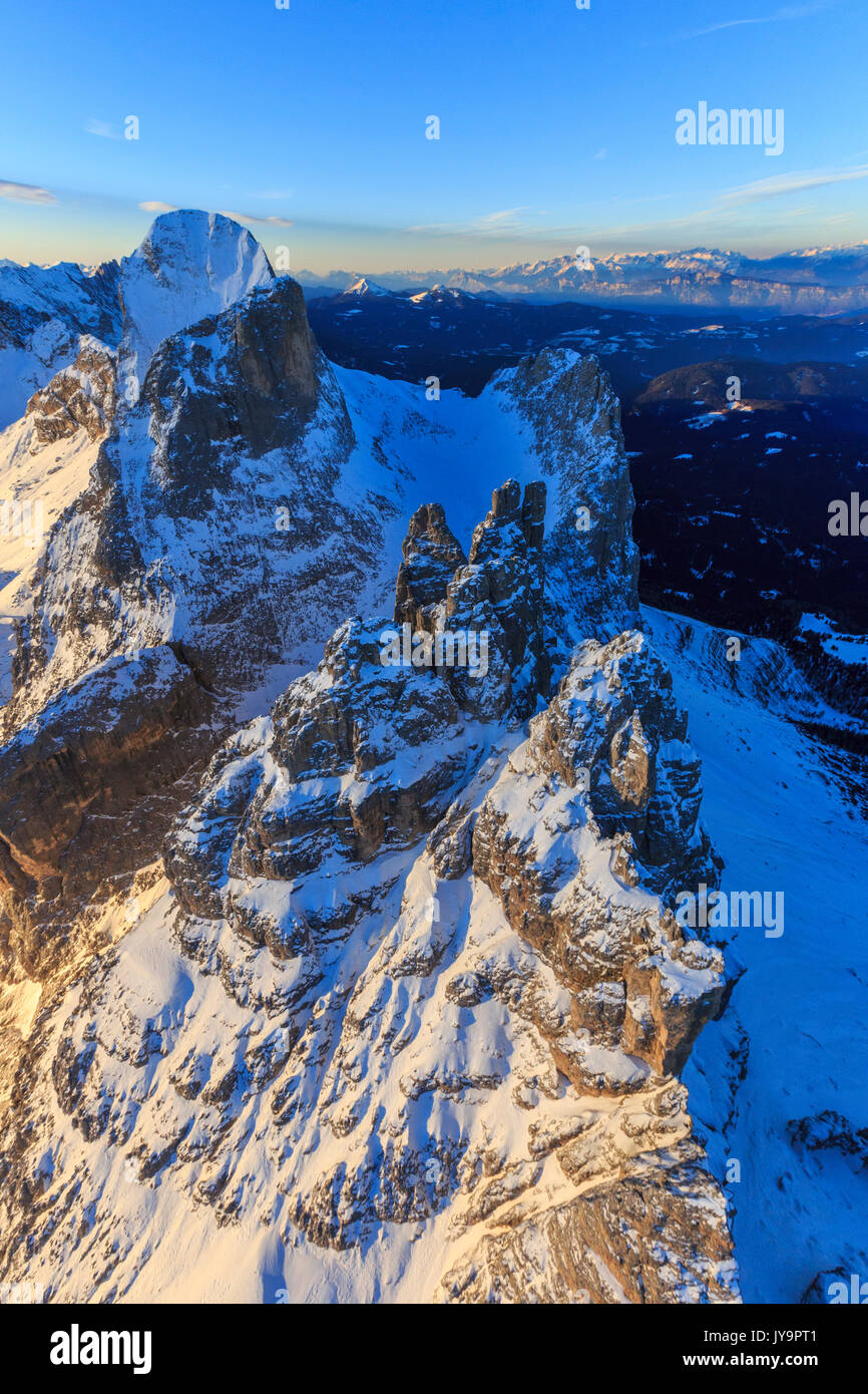 Vista aerea del Catinaccio e Torri di Vajolet al tramonto. Sciliar Parco naturale Dolomiti Trentino Alto Adige Italia Europa Foto Stock