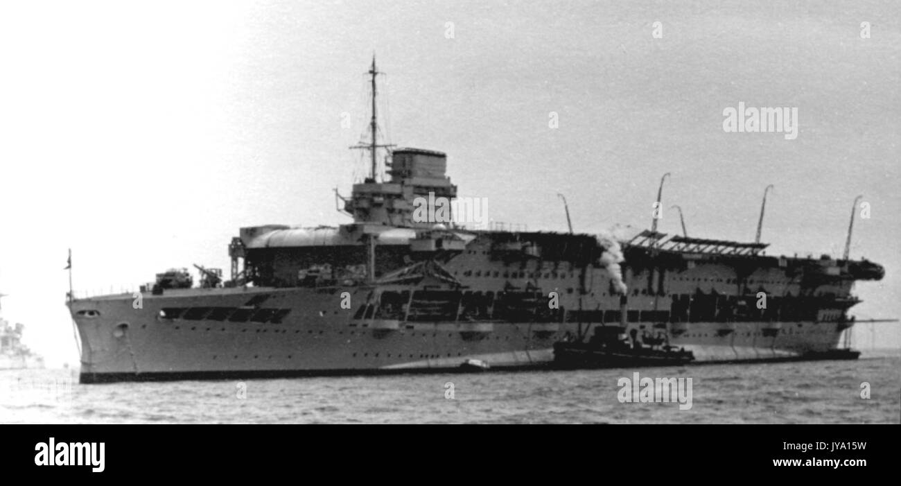 AJAX VINTAGE libreria immagini. Maggio, 1937. SPITHEAD, Inghilterra. - HMS coraggioso, lanciata inizialmente come una battaglia-CRUISER in 1916, convertita in una portaerei nel 1924, divenne la formazione portante nel 1938, era presente alla INCORONAZIONE DI REVISIONE DELLA FLOTTA A SPITHEAD SU 20MAGGIO 1937 PER KING GEORGE VI. foto:l'AJAX VINTAGE PICTURE LIBRARY REF:5 37 Foto Stock