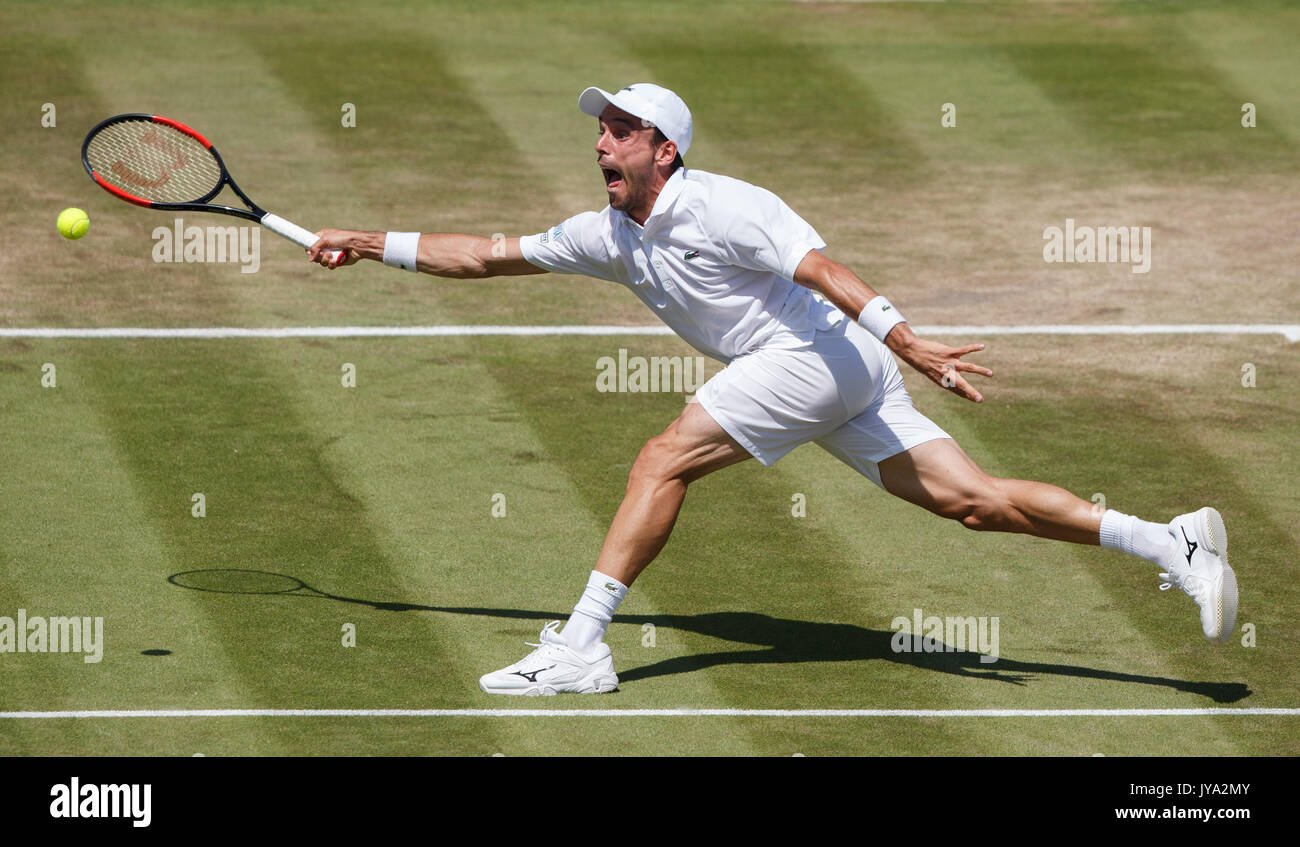 ROBERTO BAUTISTA AGUT in azione a Wimbledon Foto Stock