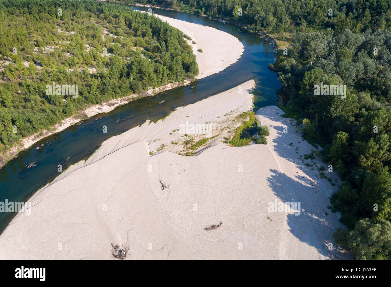 Foto aerea di barre di ghiaia sul fiume Drava Foto Stock