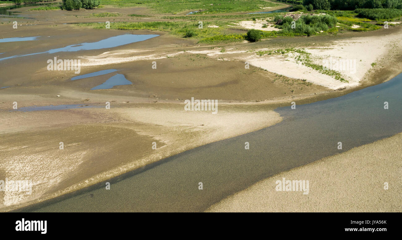 Foto aerea di barre di ghiaia sul fiume Drava Foto Stock
