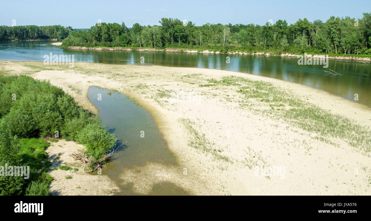 Foto aerea di barre di ghiaia sul fiume Drava Foto Stock