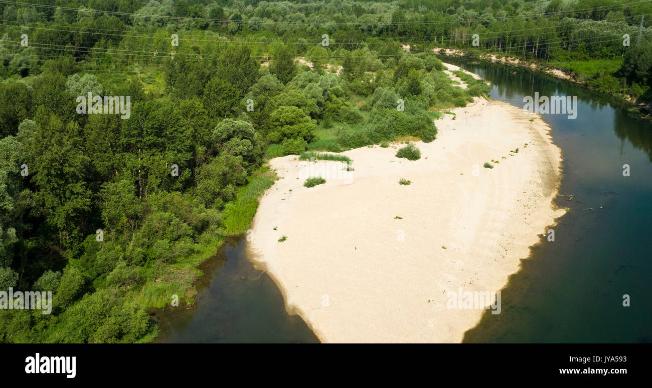 Foto aerea di barre di ghiaia sul fiume Drava Foto Stock