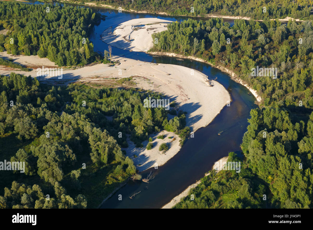 Foto aerea di barre di ghiaia sul fiume Drava Foto Stock