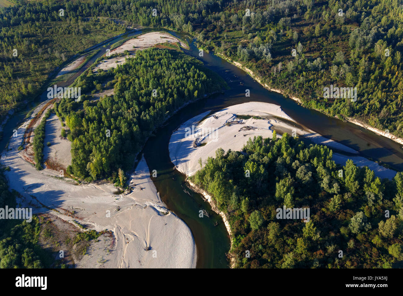 Foto aerea di barre di ghiaia sul fiume Drava Foto Stock