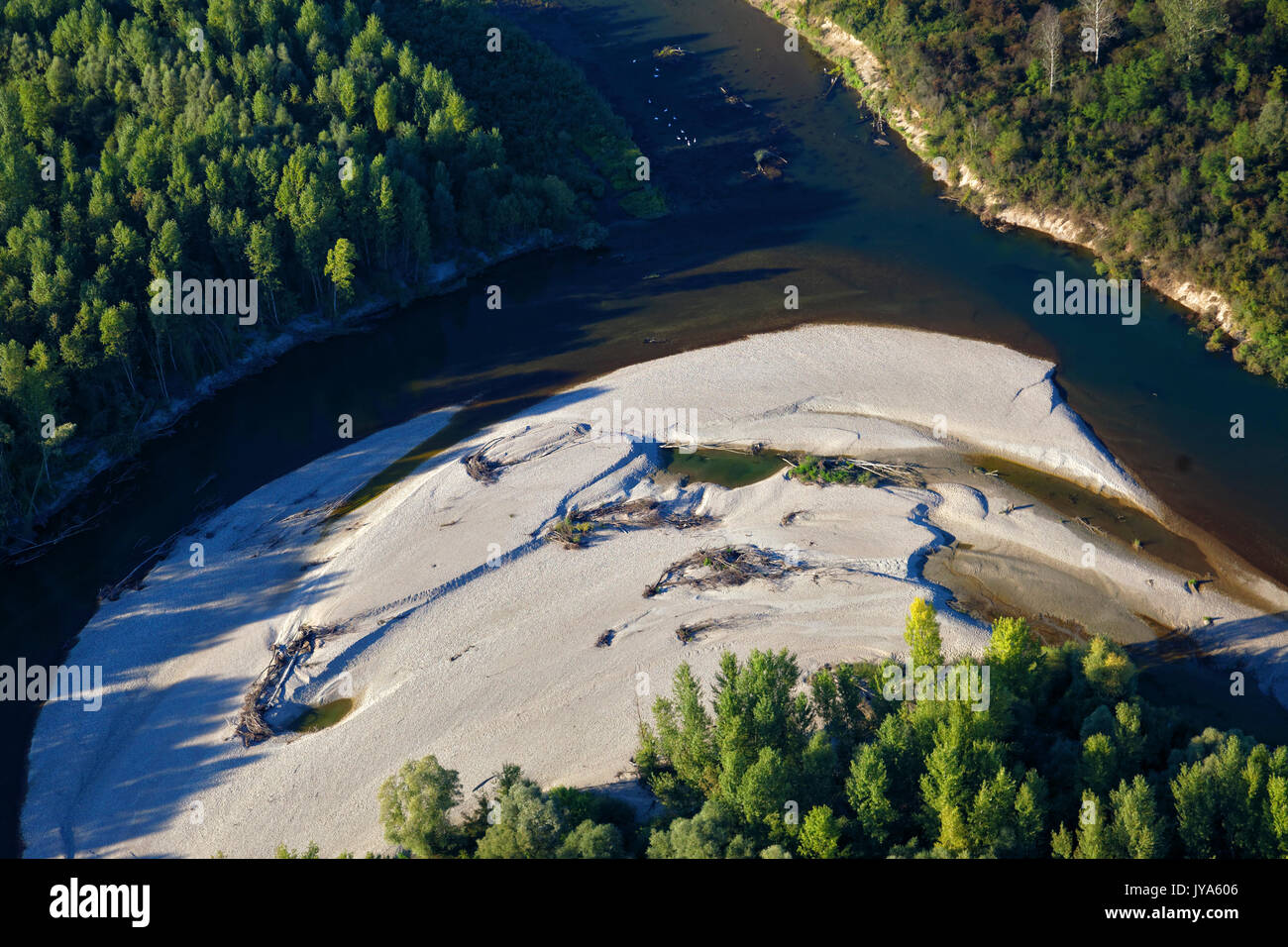 Foto aerea di barre di ghiaia sul fiume Drava Foto Stock