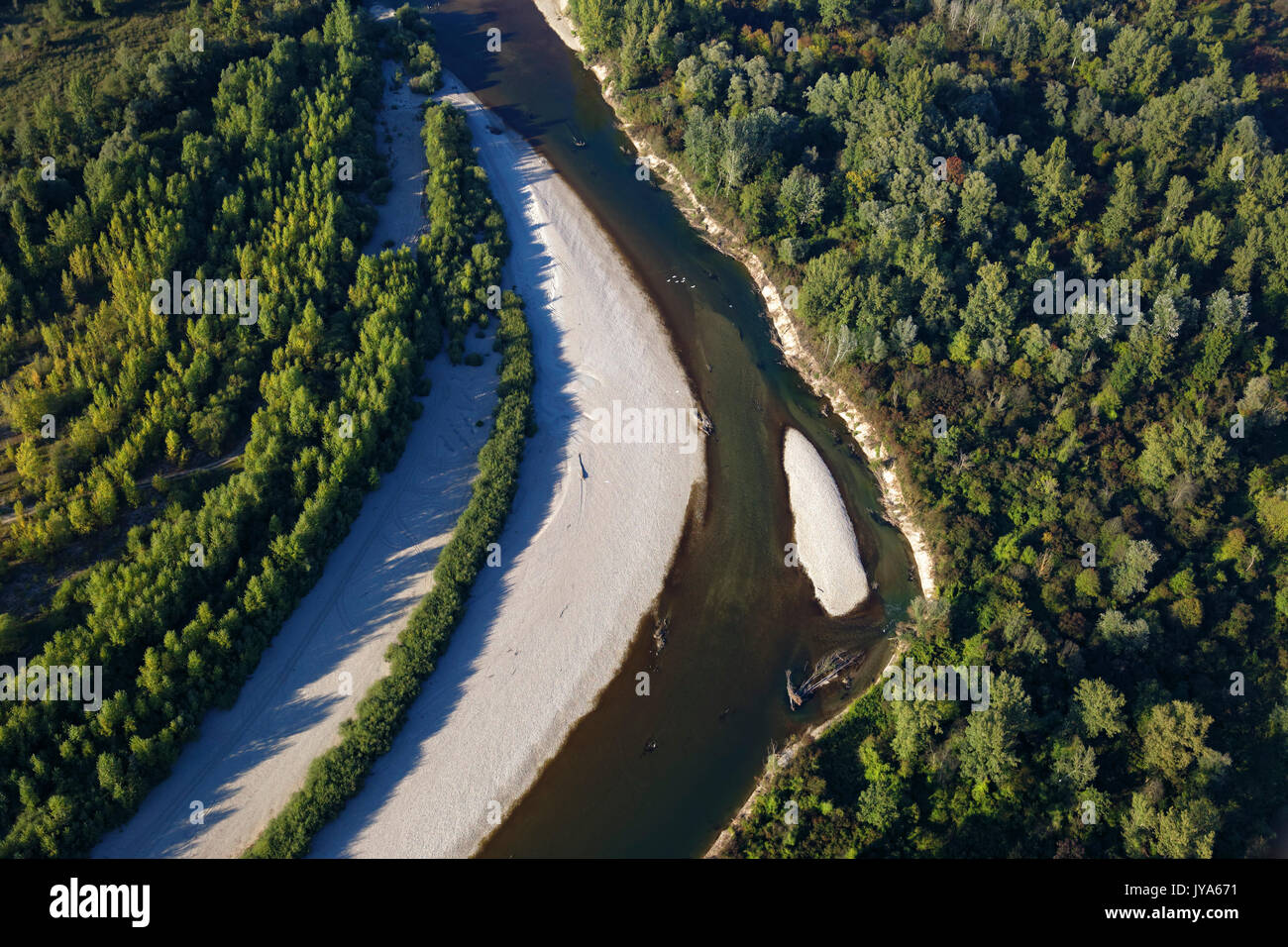 Foto aerea di barre di ghiaia sul fiume Drava Foto Stock