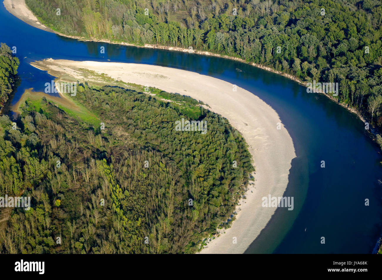 Foto aerea di barre di ghiaia sul fiume Drava Foto Stock