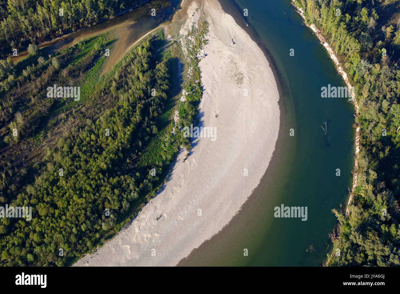 Foto aerea di barre di ghiaia sul fiume Drava Foto Stock