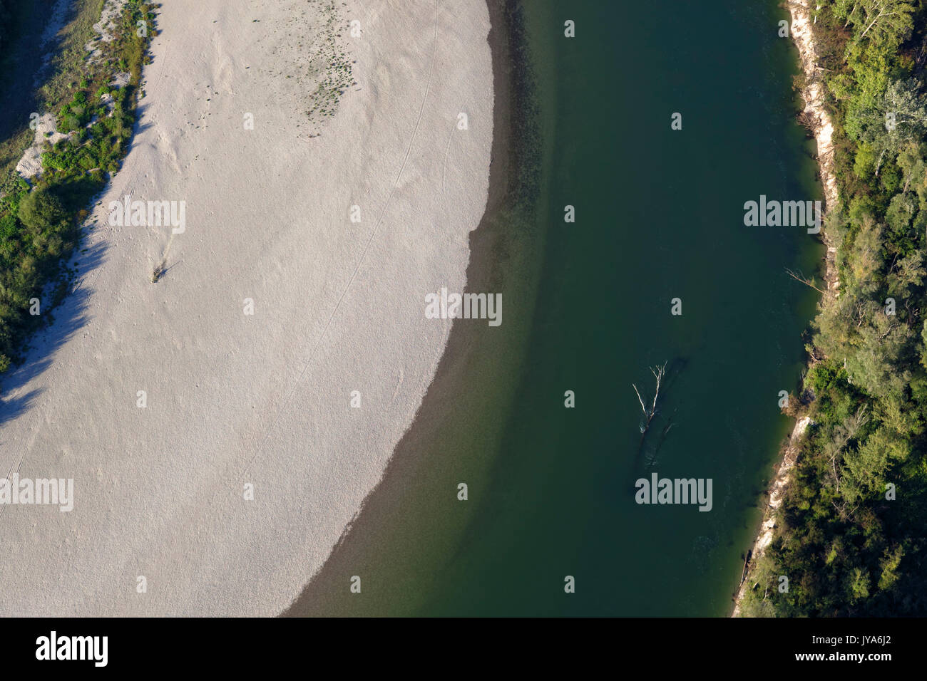 Foto aerea di barre di ghiaia sul fiume Drava Foto Stock