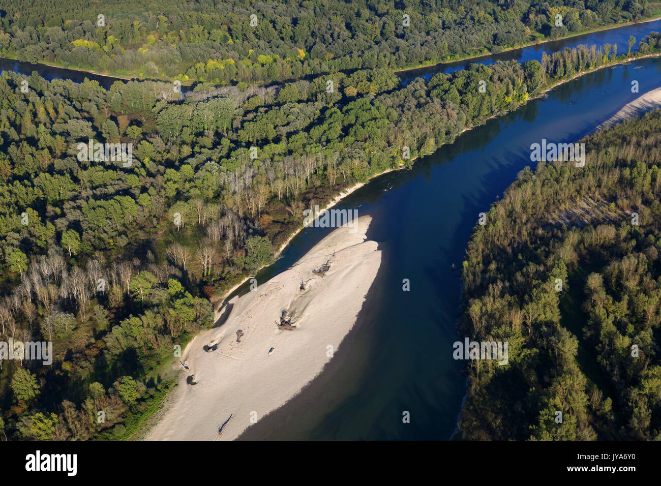 Foto aerea di barre di ghiaia sul fiume Drava Foto Stock