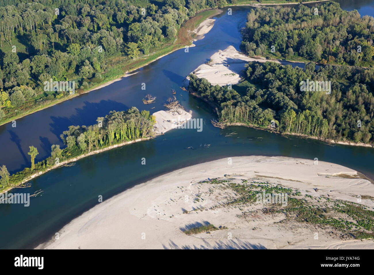 Foto aerea di barre di ghiaia sul fiume Drava Foto Stock