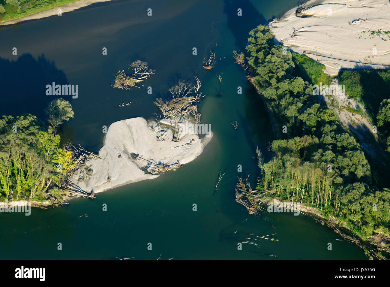 Foto aerea di barre di ghiaia sul fiume Drava Foto Stock
