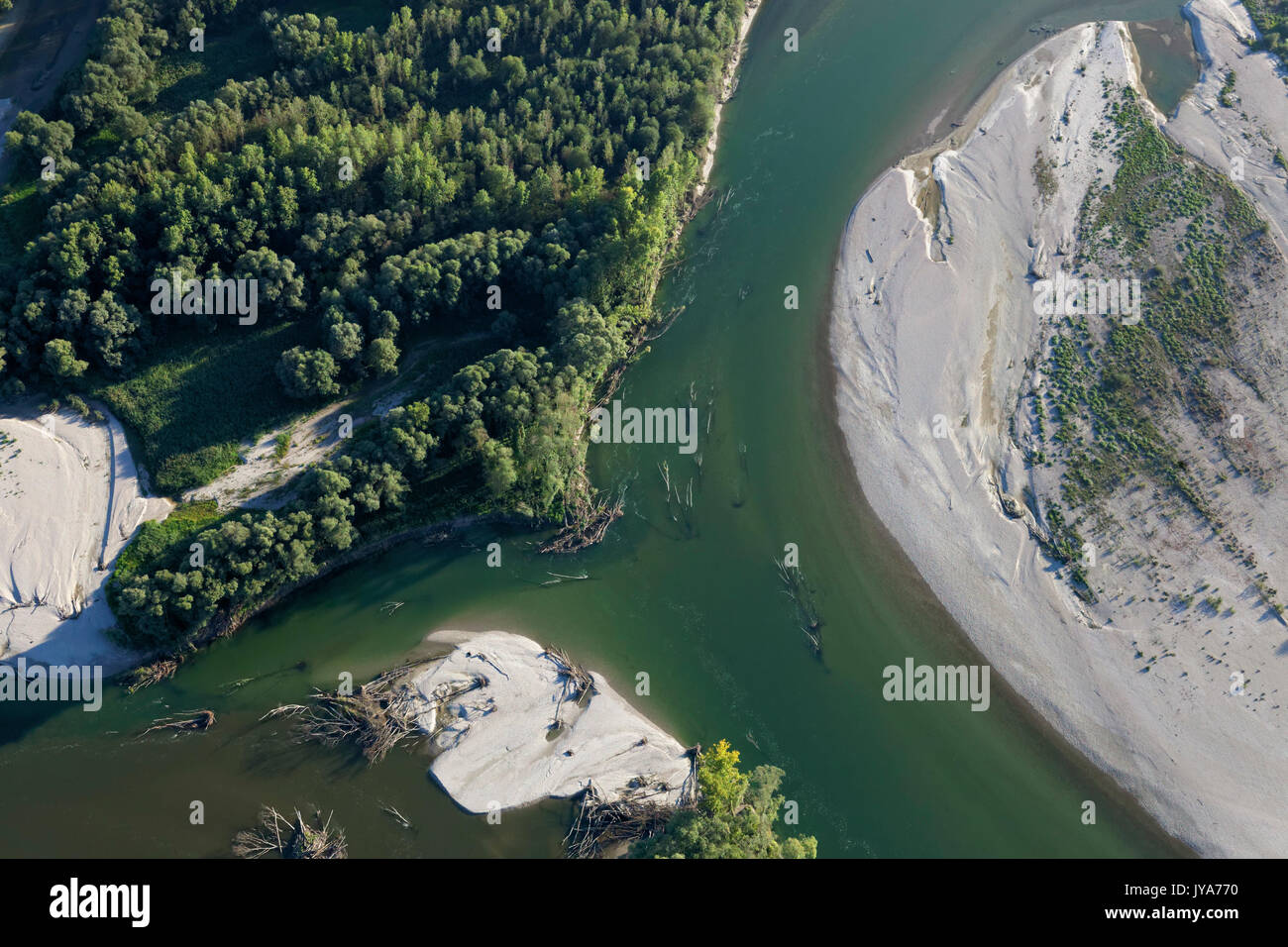 Foto aerea di barre di ghiaia sul fiume Drava Foto Stock