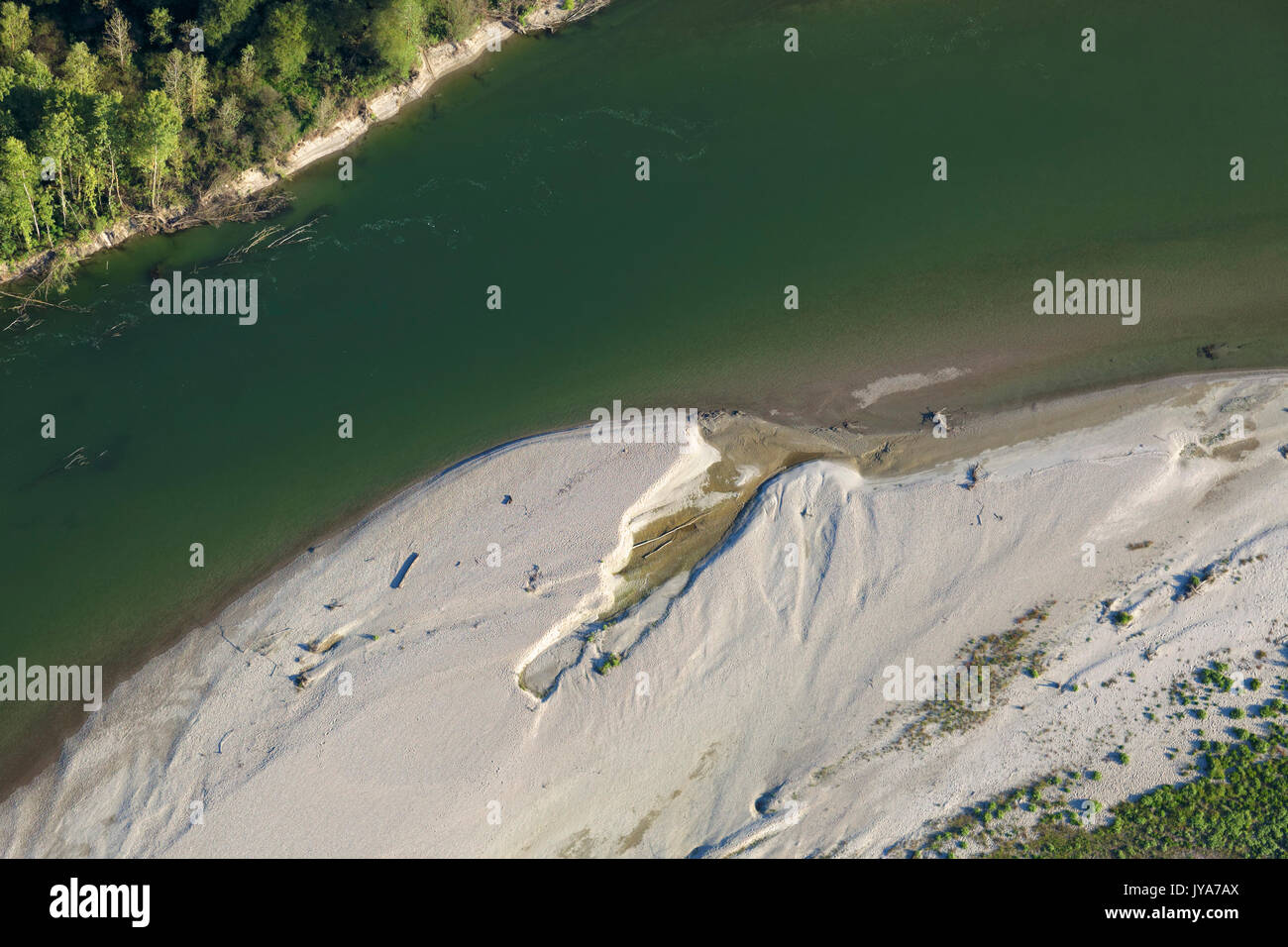 Foto aerea di barre di ghiaia sul fiume Drava Foto Stock