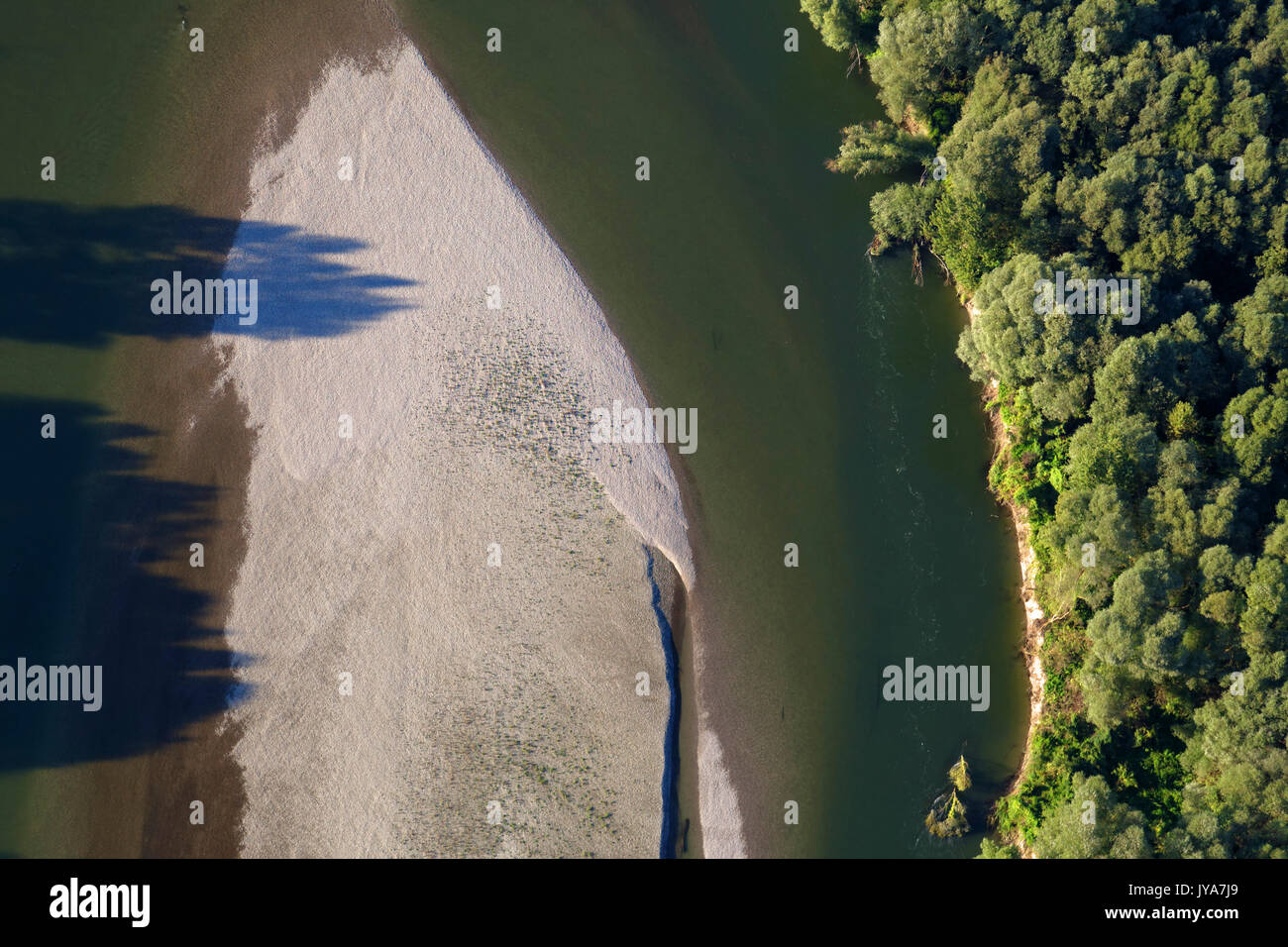 Foto aerea di barre di ghiaia sul fiume Drava Foto Stock