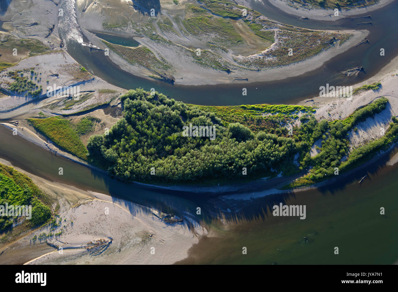 Foto aerea di barre di ghiaia sul fiume Drava Foto Stock