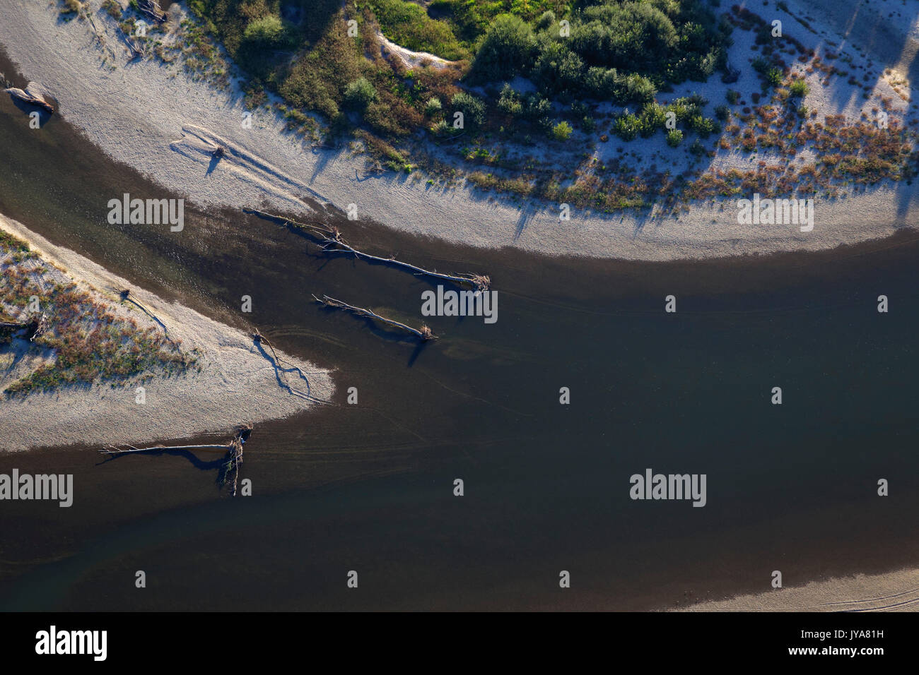 Foto aerea di barre di ghiaia sul fiume Drava Foto Stock