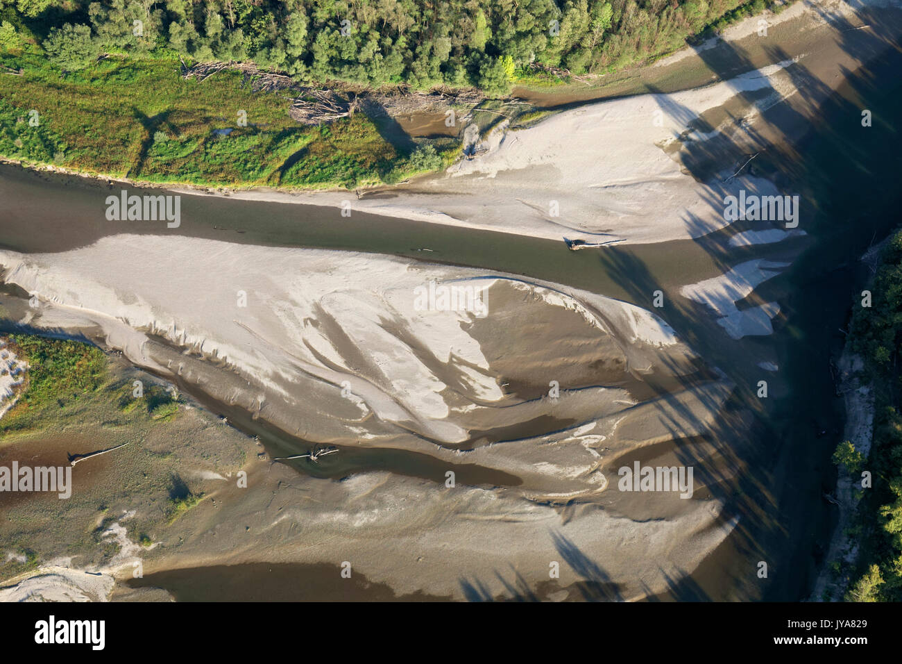 Foto aerea di barre di ghiaia sul fiume Drava Foto Stock