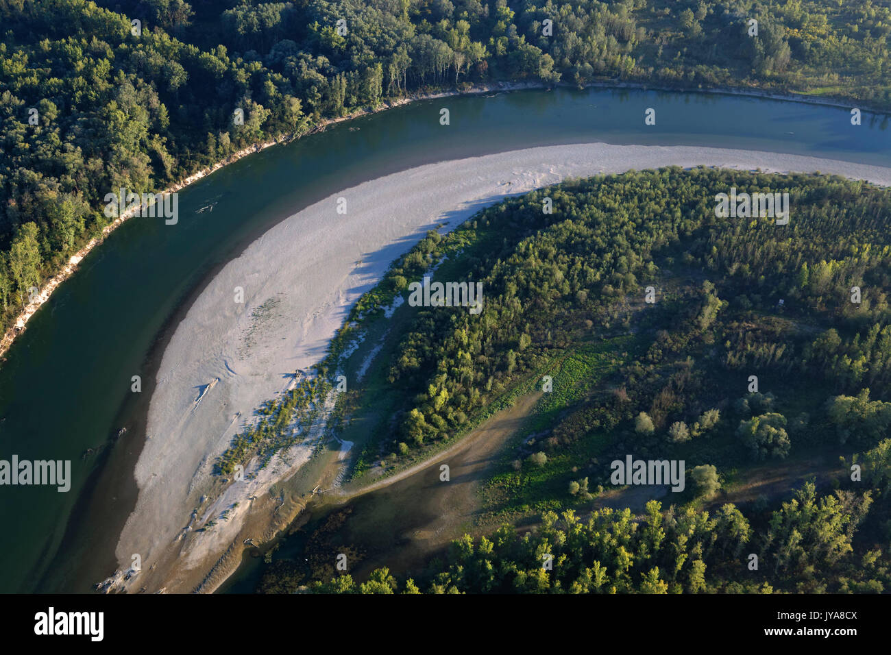 Foto aerea di barre di ghiaia sul fiume Drava Foto Stock