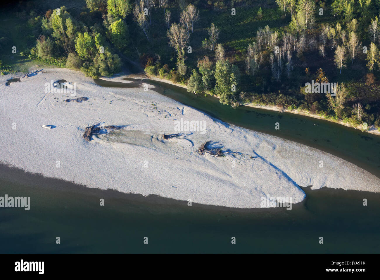Foto aerea di barre di ghiaia sul fiume Drava Foto Stock