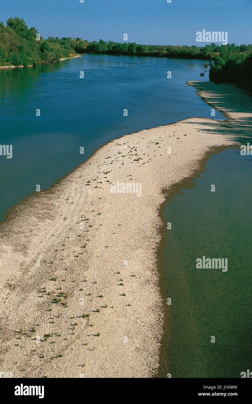 Barre di ghiaia sul fiume Drava, Croazia Foto Stock