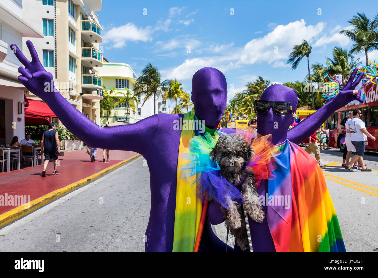Miami Beach Florida, Lummus Park, Gay Pride Week, LGBTQ, LGBT, Pride Parade, partecipanti, area di sosta, FL170430052 Foto Stock