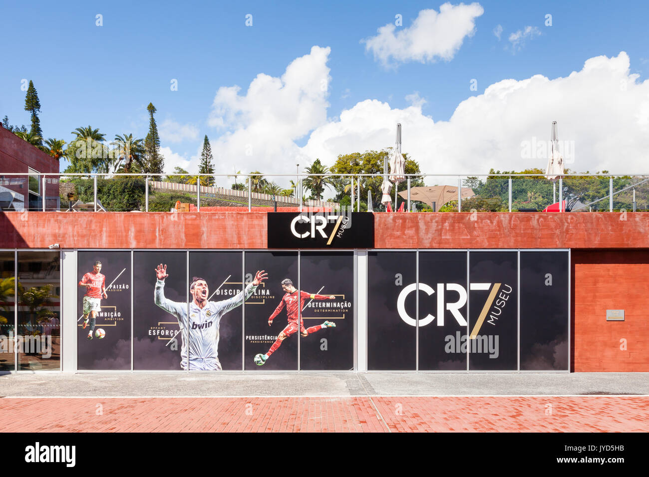 L'hotel e museo cristiano Ronaldo Pestana CR è raffigurato sul lungomare di Funchal sull'isola portoghese di Madeira. Foto Stock