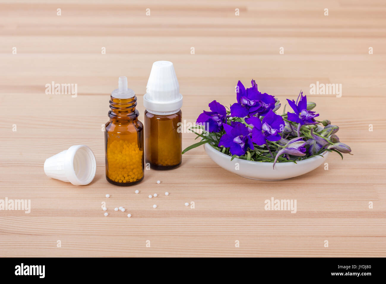 Medicinale omeopatico con aconitum fioritura Foto Stock