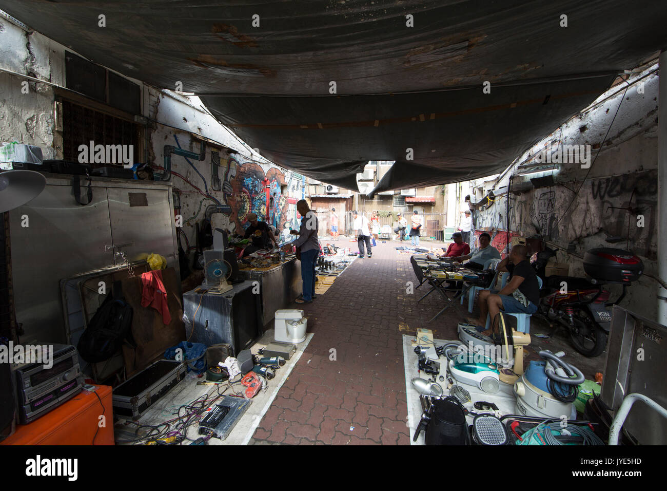 Gli oggetti utilizzati strada del mercato di Chinatown, Kuala Lumpur Foto Stock