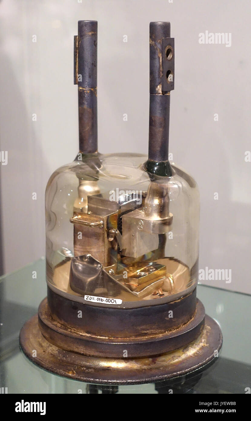 8D21 tubo vuoto, VHF dual tetrode, RCA, introdotto nel 1946 per 5 KW trasmettitori televisivi elettronica Nazionale Museo DSC00496 Foto Stock