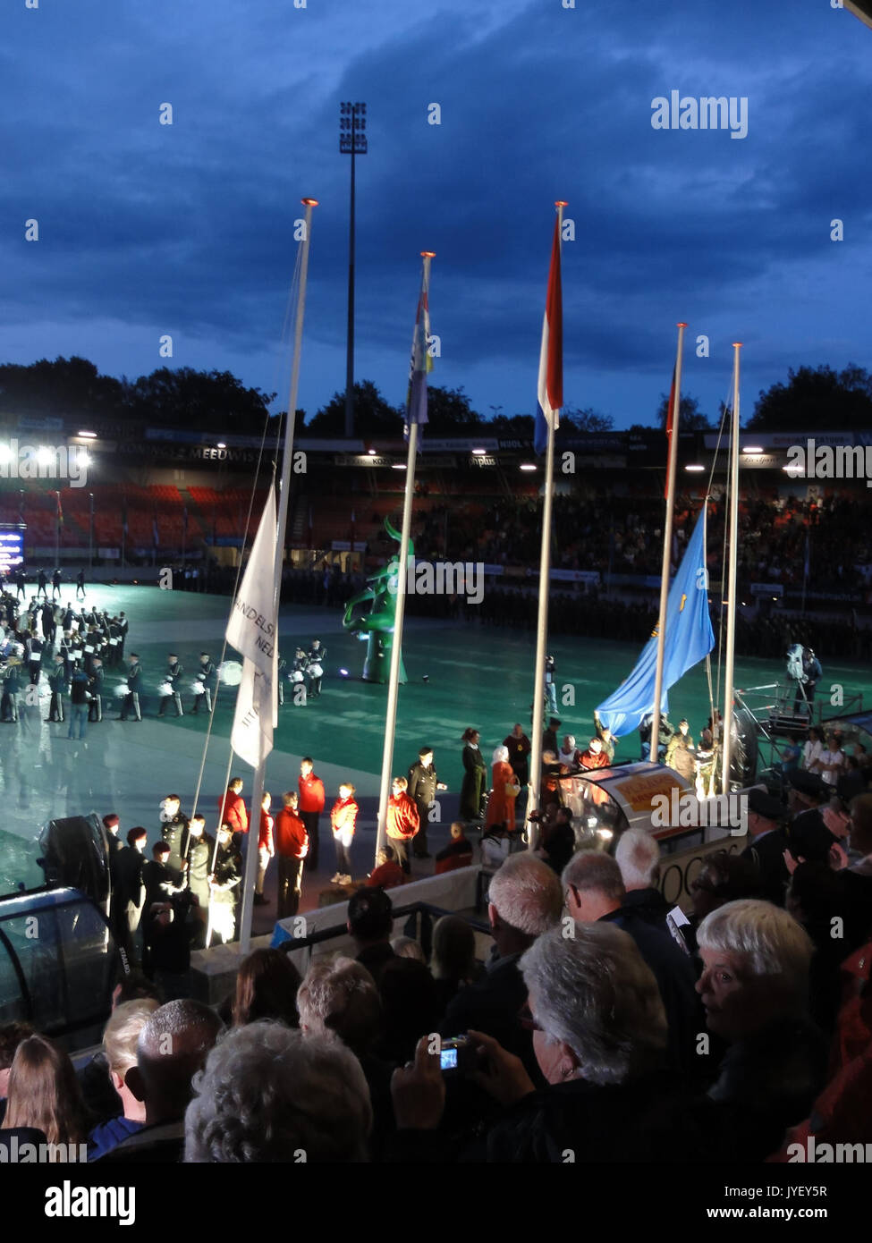 4 daagse Nijmegen 2011 Vlaggenparade 27 vierdaagsevlaggen hijsen Foto Stock