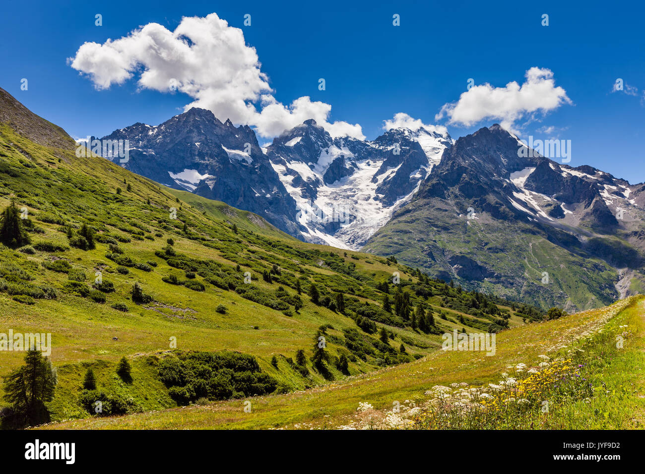 Nazionale Ecrins Parc vette e ghiacciai in estate. Il Glacier du Lautaret e Glacier de l'Homme. La Meije, meridionale delle Alpi Francesi, Hautes-Alpes. Foto Stock