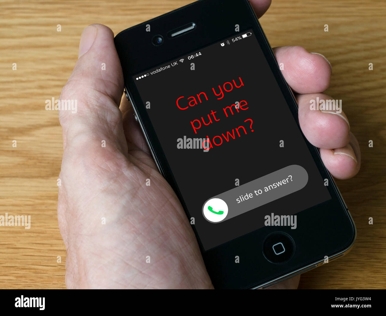Palmare cellulare iPhone mostra messaggio 'Puoi mettere me down?' assuefazione al tuo cellulare Concetto di immagine. Foto Stock