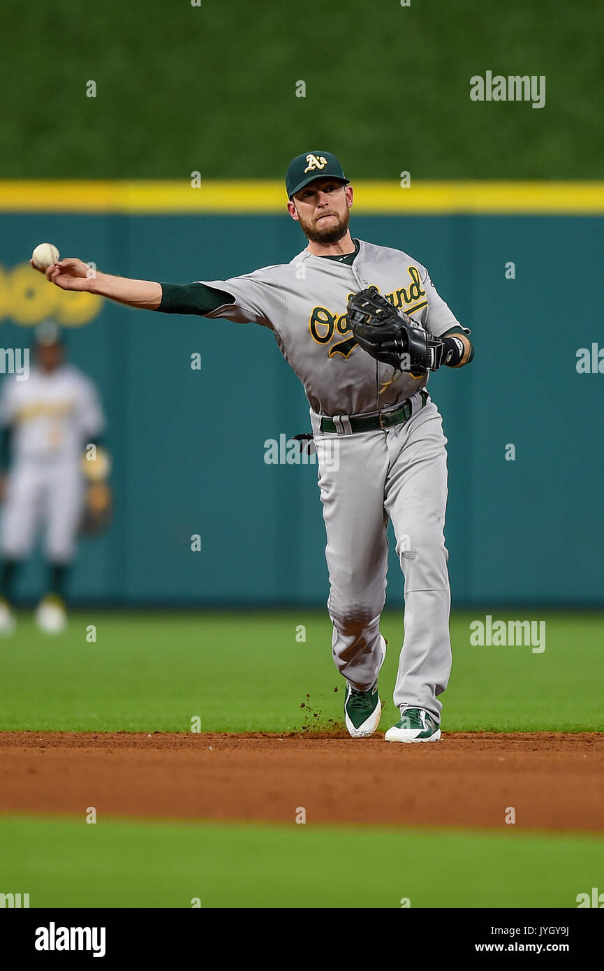 Agosto 18, 2017: Oakland atletica secondo baseman Jed Lowrie (8) durante un Major League Baseball gioco tra Houston Astros e Oakland Athletics al Minute Maid Park a Houston, TX. Chris Brown/CSM Foto Stock