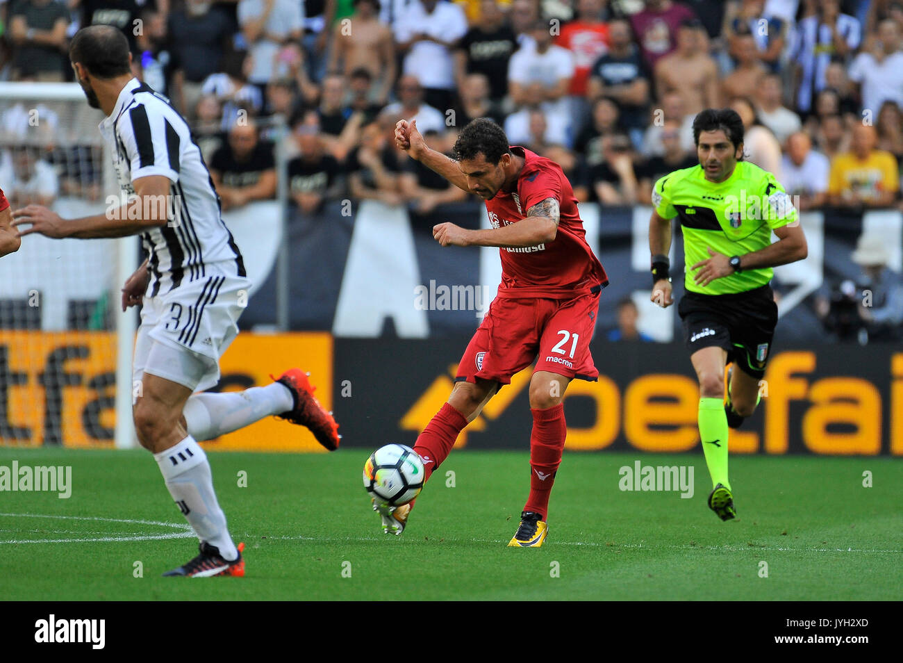 Torino, Italia. 19 Agosto, 2017. Ionita (Cagliari Calcio) durante il match di Serie A TIM tra Juventus e Cagliari Calcio presso lo stadio Allianz Torino. Il risultato finale della partita è 3-0. Credito: Fabio Petrosino/Alamy Live News Foto Stock