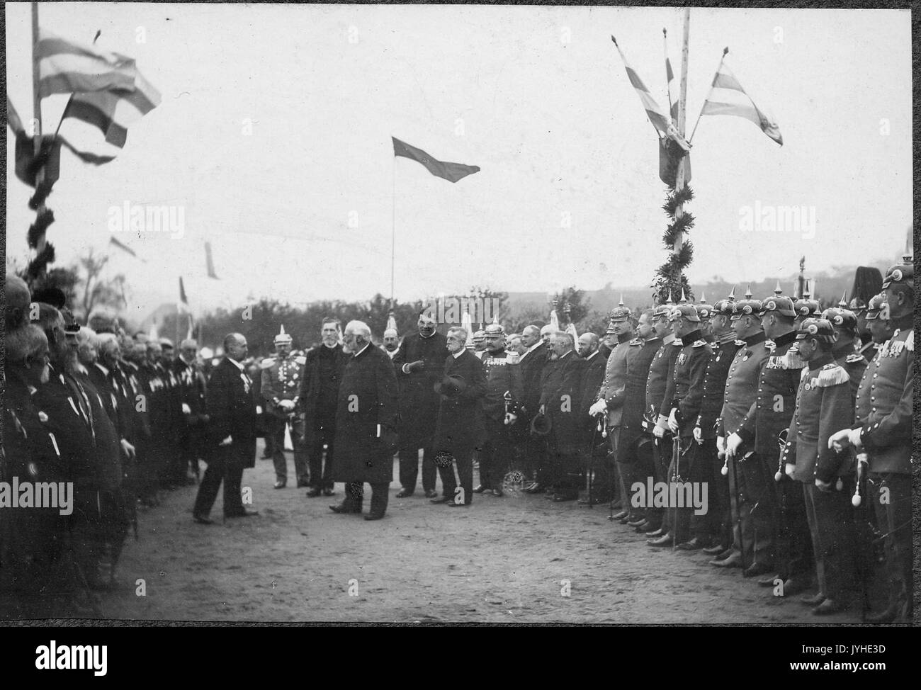 3. Oktober 1909, Helmstadt Abschreiten der Ehrenformation durch Prinz Ludwig von Bayern Foto Stock