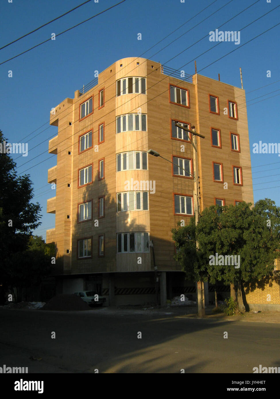 6 appartamento in costruzione vicino a nishapur governo locale edificio e Simorgh Casa di cultura alla mattina 3 Foto Stock