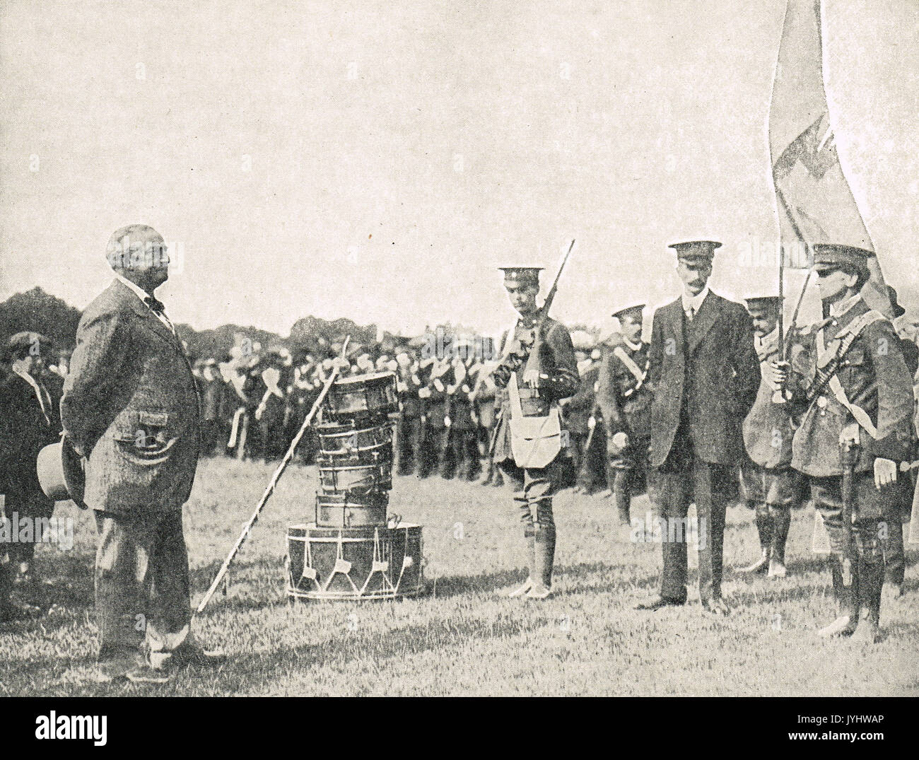 John Redmond rivedendo la nazionale irlandese di volontari, WW1 Foto Stock