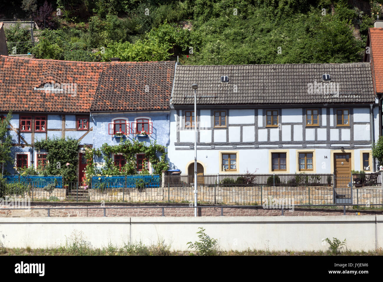 Vecchie case pittoresche a Meissen dal fiume Elba in Sassonia Foto Stock