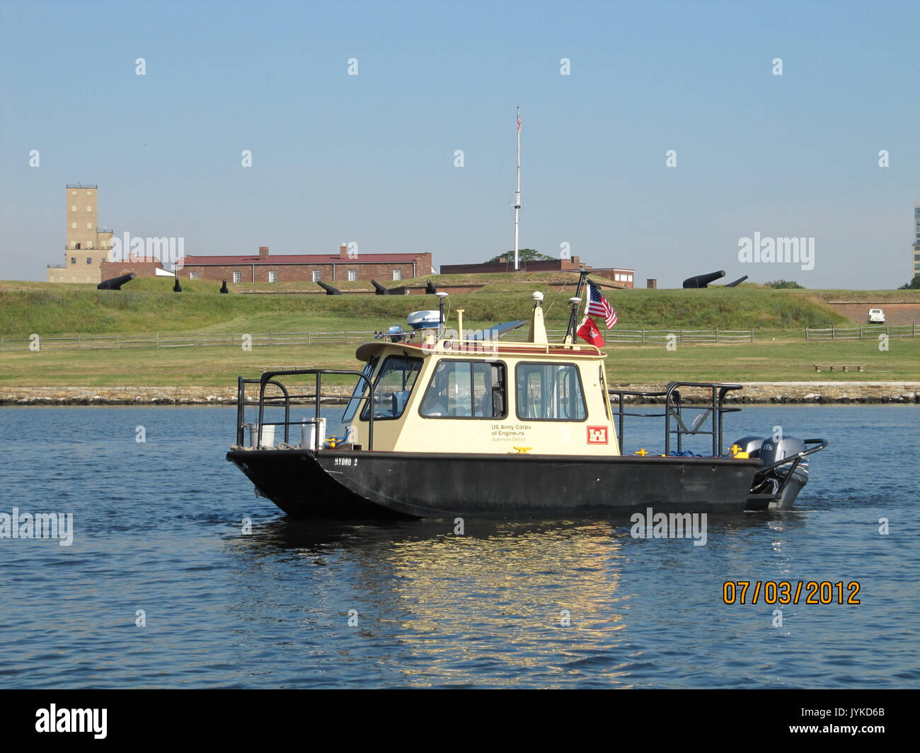 Harold Catlett ha trascorso la maggior parte del suo tempo come un hydrographic surveyor su piccole imbarcazioni sondaggio, denominato Hydros, come quello illustrato qui di fronte a Fort McHenry nel 2012. Gli Stati Uniti Esercito di ingegneri, del Distretto di Baltimora, è accogliente la sua più recente sondaggio, vaso recipiente sondaggio CATLETT, chiamato in onore del compianto Harold Catlett. Foto Stock