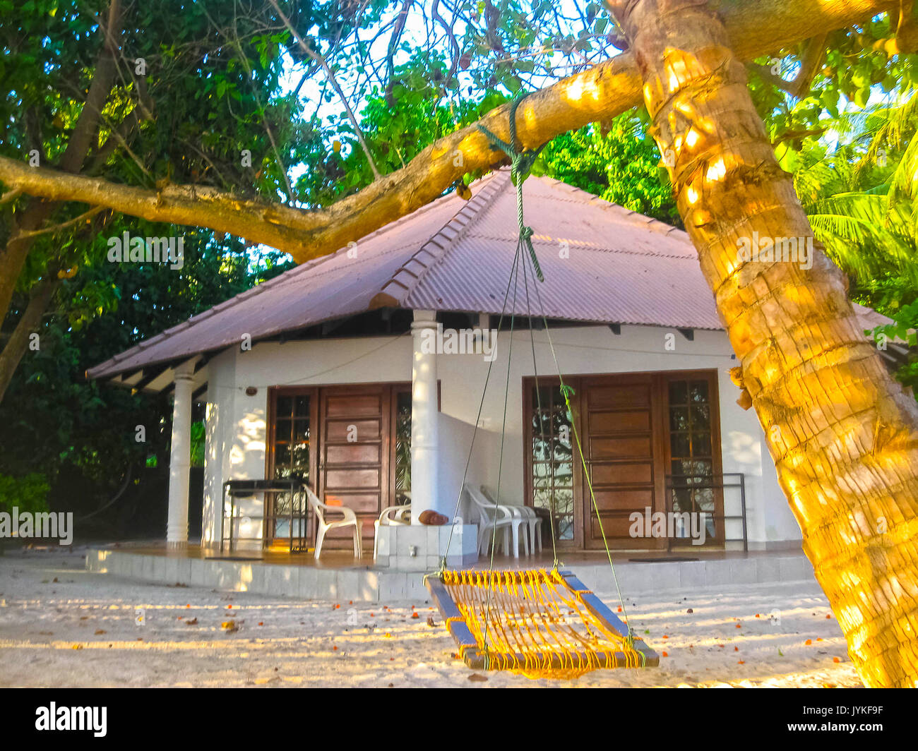 La vista del villaggio Embudu Island, Maledives, Oceano Indiano Foto Stock