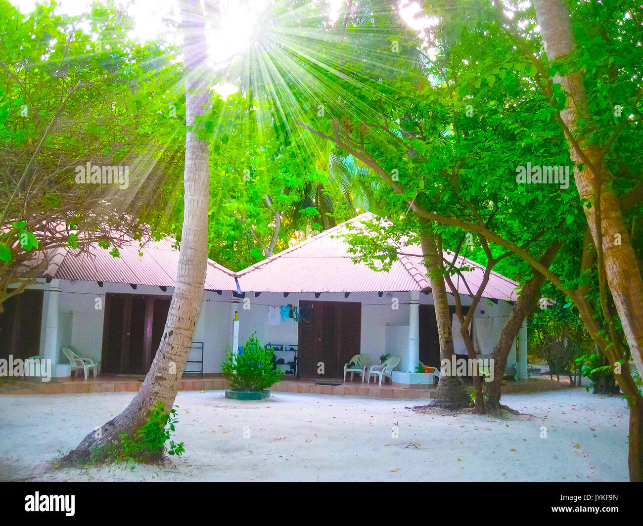La vista del villaggio Embudu Island, Maledives, Oceano Indiano Foto Stock