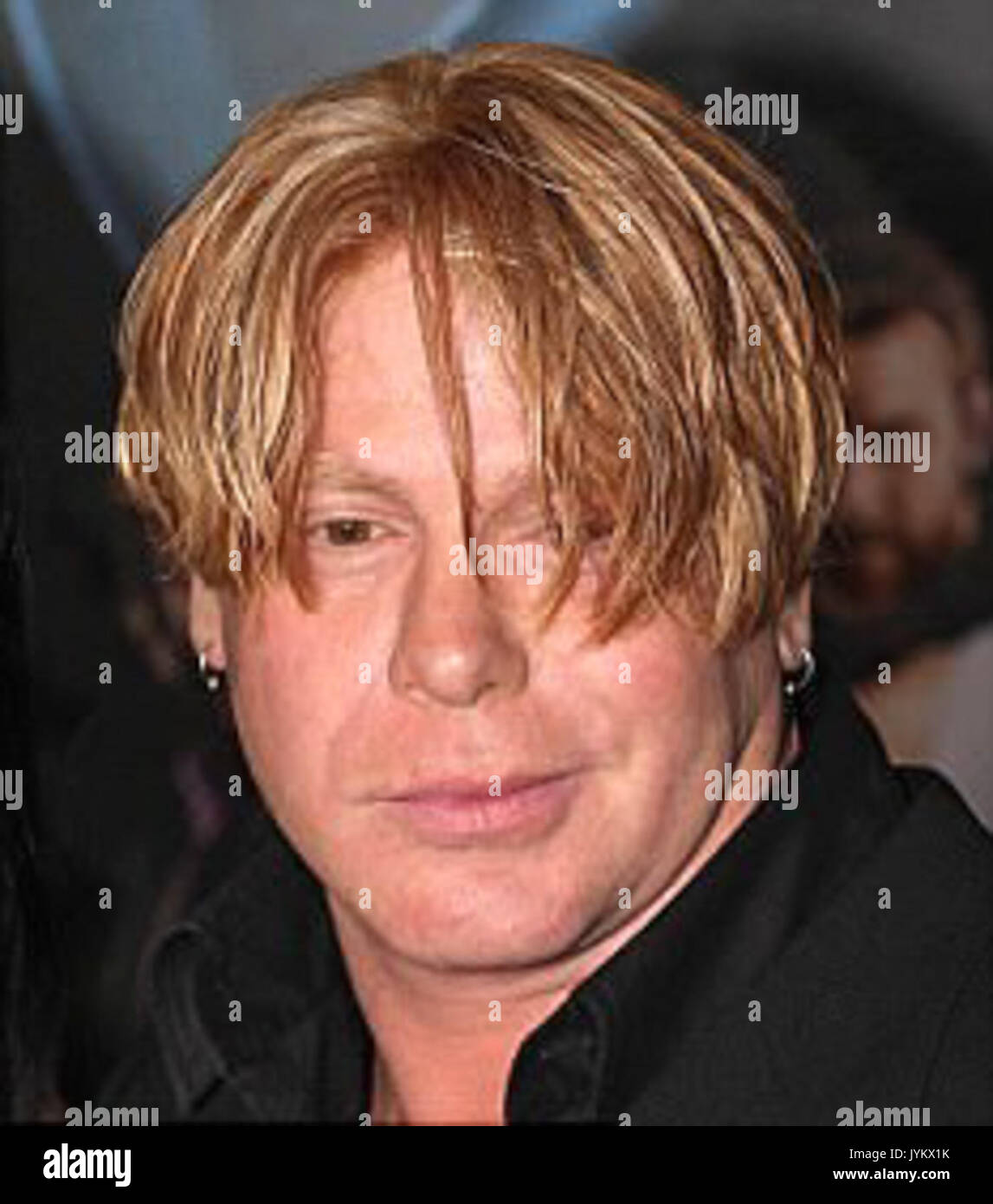 Una foto di scrittore saltare i boschi Foto Stock