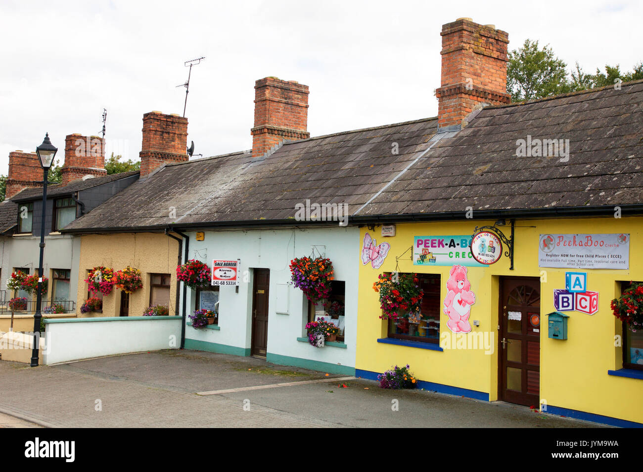 Case vacanze nel villaggio di Tallanstown, nella contea di Louth, Irlanda Foto Stock