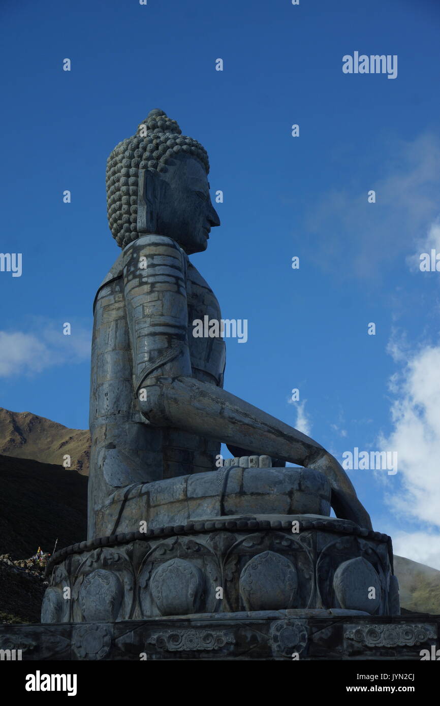 Pietra Grande statua del Buddha presso il tempio di Muktinath, Nepal Foto Stock